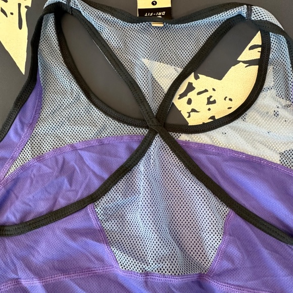 Nike Racer Back Workout Tank - Picture 6 of 6